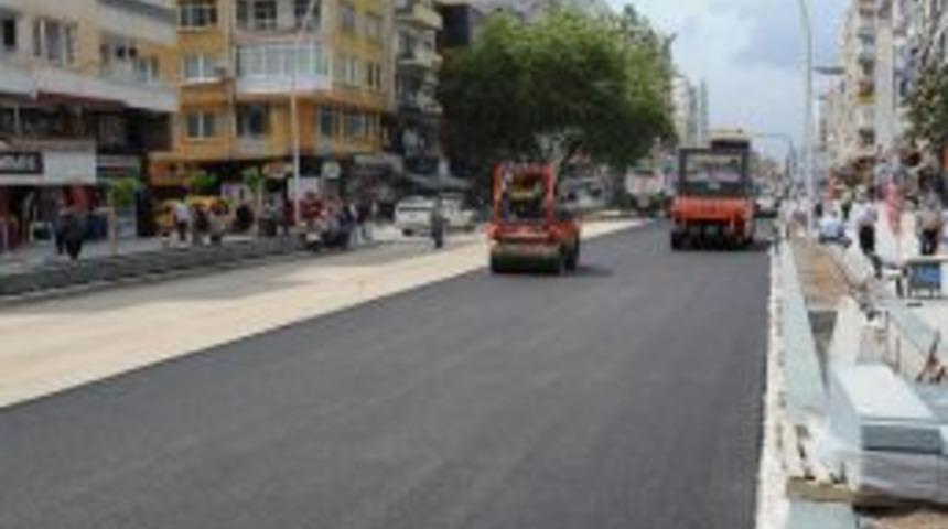 Güllük Caddesi Asfaltı Yenileniyor