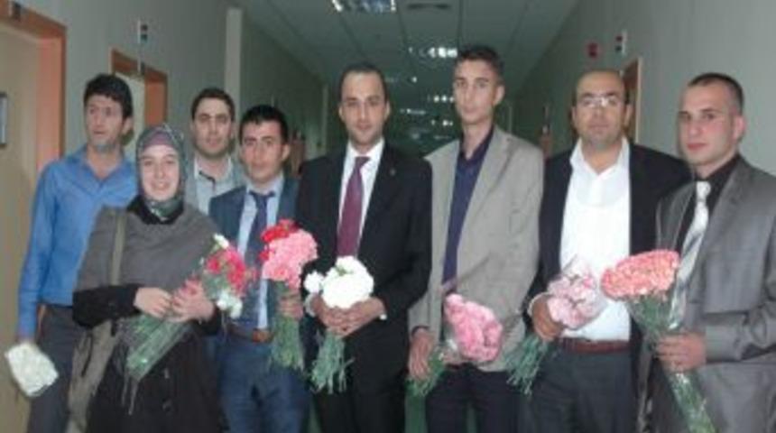 Ak Parti Gen&ccedil;lik Kolları'ndan Hastalara Kandil Ziyareti