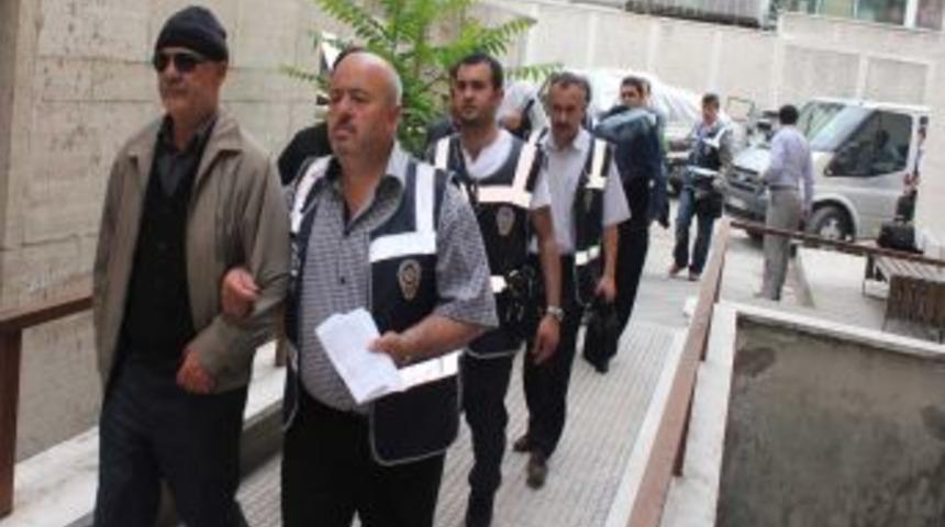 Bursa'daki Mali Operasyonda 21 Kişi Serbest