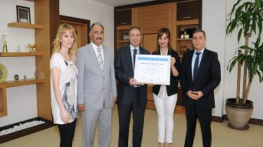 Rekt&ouml;r Kurtcephe'den 'diploma Eki Etiketi &Ouml;d&uuml;l&uuml;' Teşekk&uuml;r&uuml;