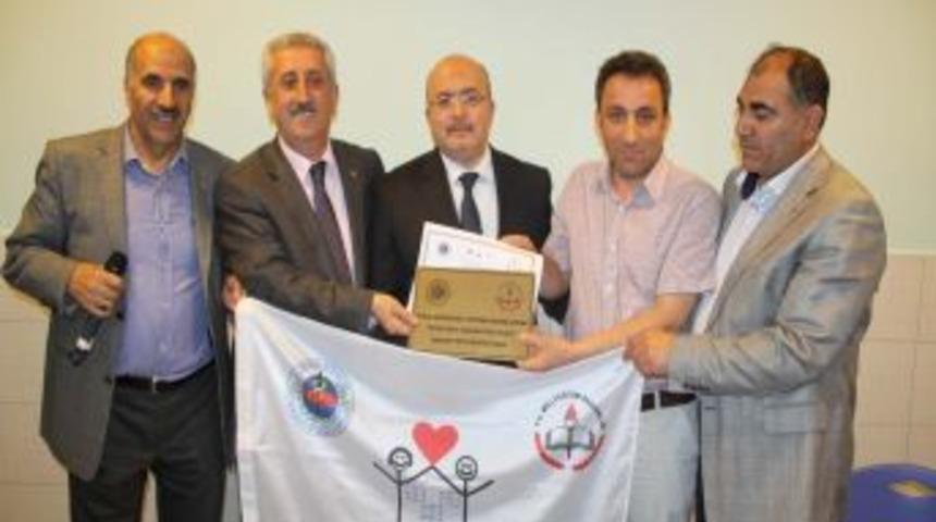 İneg&ouml;l'de 5 Okula Beyaz Bayrak