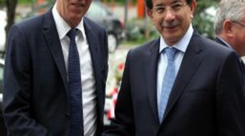 Davutoğlu: T&uuml;rk Gazeteciler I&ccedil;in İran&rsquo;la TIR Pazarlığı Olmadı