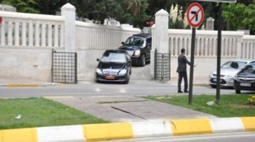 Başbakan Erdoğan, Annesinin Ve Babasının Kabrini Ziyaret Etti