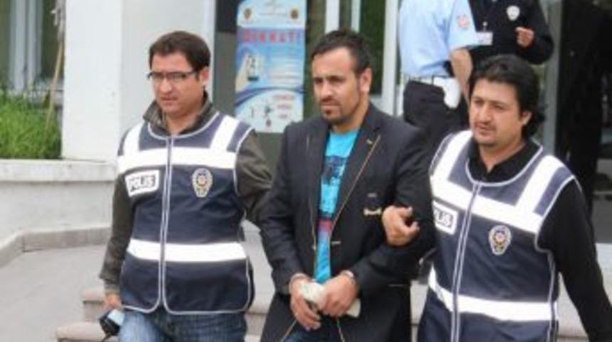Kolu Al&ccedil;ılı Hırsız Yakalandı