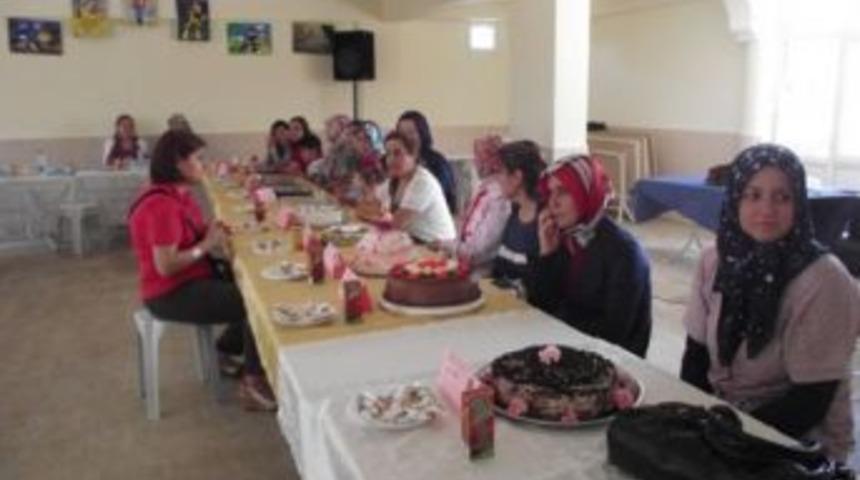 Annelere &ouml;zel pasta yapma yarışması&rlm;