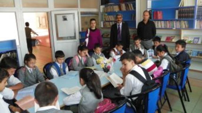 Okula Ge&ccedil; Kalan &Ouml;ğrenciye Kitap Okuma Cezası