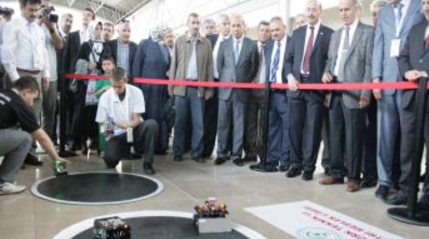 Bilim Şenliğinde Robotlar Futbol Şovu Yaptı