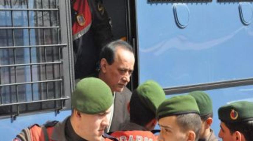 Alaattin &Ccedil;akıcı İzmir Adliyesinde