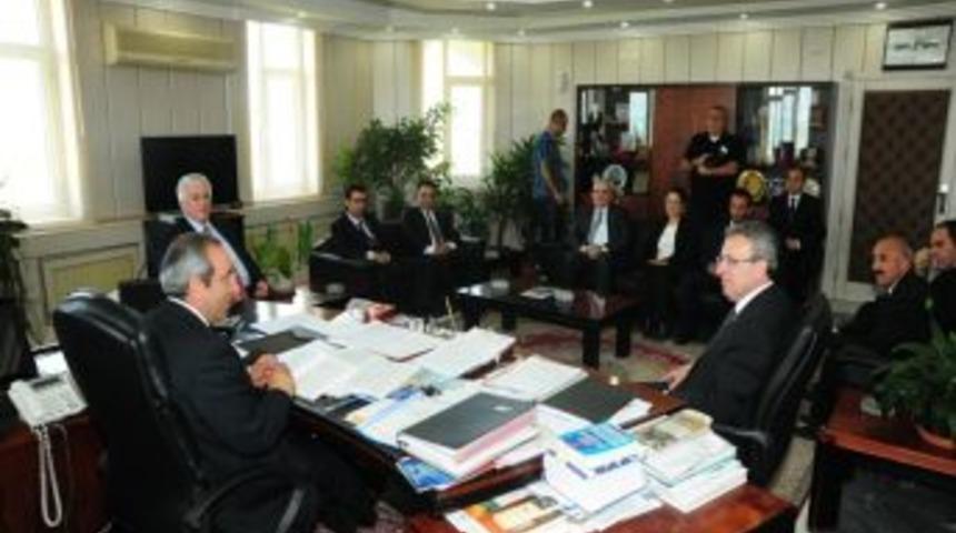 İş Bankası Genel M&uuml;d&uuml;r&uuml; Bali'den Yy&uuml;'ye Ziyaret