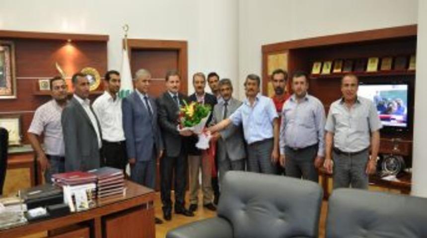 Minib&uuml;s&ccedil;&uuml; Esnafı, Başkan &Ccedil;akır'ı Ziyaret Etti