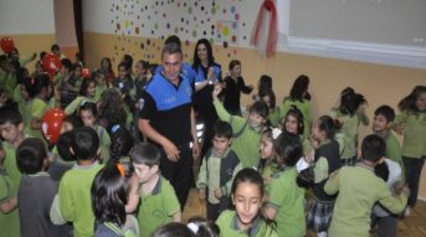 Aksaray Polisinden Kolbastılı Trafik Eğitimi