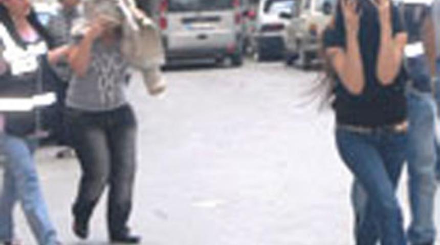 Eskort kızlara şok baskın!