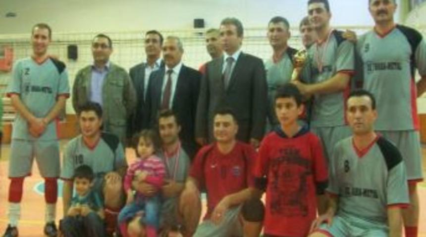 Kaymakamlık Voleybol Turnuvası'nda Emniyet Şampiyon Oldu