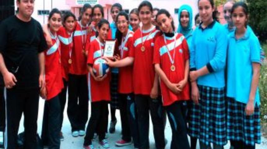 &Ouml;zel Bur&ccedil; Voleybolda Birinci