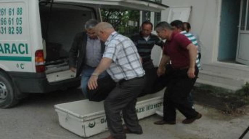 Tır Şof&ouml;r&uuml; &Ouml;l&uuml; Bulundu