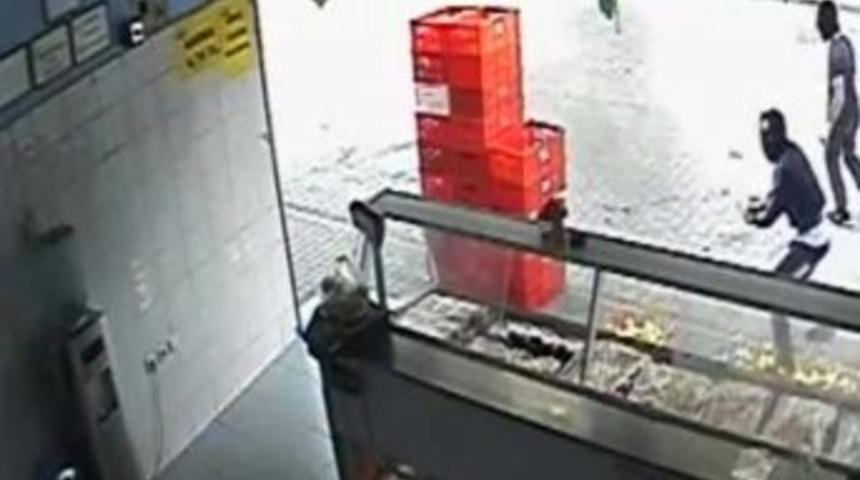 &Ouml;nce Benzin D&ouml;k&uuml;p Yaktı Sonra Teslim Oldu