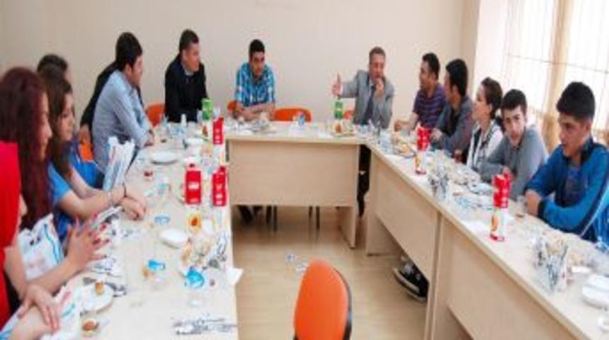 Bing&ouml;ll&uuml; &Ouml;ğrencilerden Başkan &Ccedil;etin&rsquo;e Ziyaret