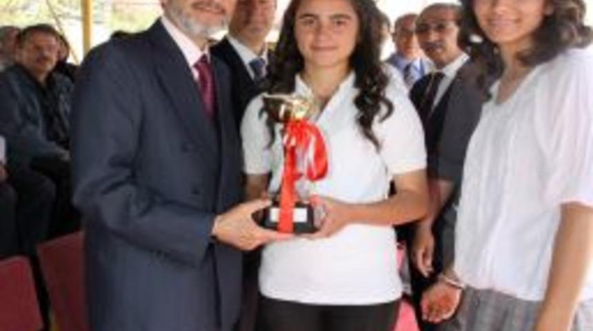 Başkan Tuna, Yenikent İlk&ouml;ğretim Okulu&rsquo;nda Bahar Şenliğine Katıldı