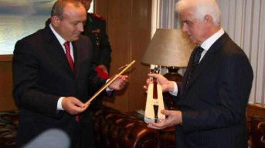 KKTC Cumhurbaşkanı Eroğlu: Temennim, Boylarına G&ouml;re Hareket Etmeleri