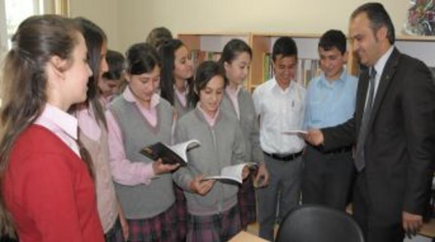 İneg&ouml;l Belediyesi&rsquo;nden K&ouml;y Okuluna K&uuml;t&uuml;phane