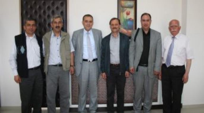 Beyşehir Gazeteciler Cemiyeti Y&ouml;netiminden Dekan &Ccedil;elik'e Ziyaret