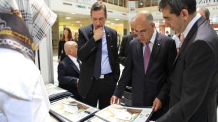 &Ouml;d&uuml;ll&uuml; Tasarımlar Tekstil Fuarında Sergilendi