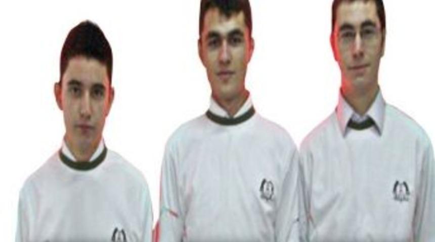 Meslek Lisesi &Ouml;ğrencileri, Ayakkabıya Yerleştirdiği Sistemle Elektrik &Uuml;retti