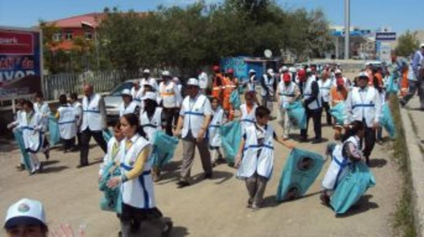 Van Belediyesi'nin Temizlik Kampanyaları Devam Ediyor