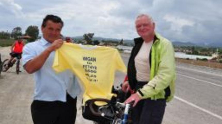 İngiltere'den Yola &Ccedil;ıkan Bisiklet&ccedil;i Fethiye'de T&ouml;renle Karşılandı