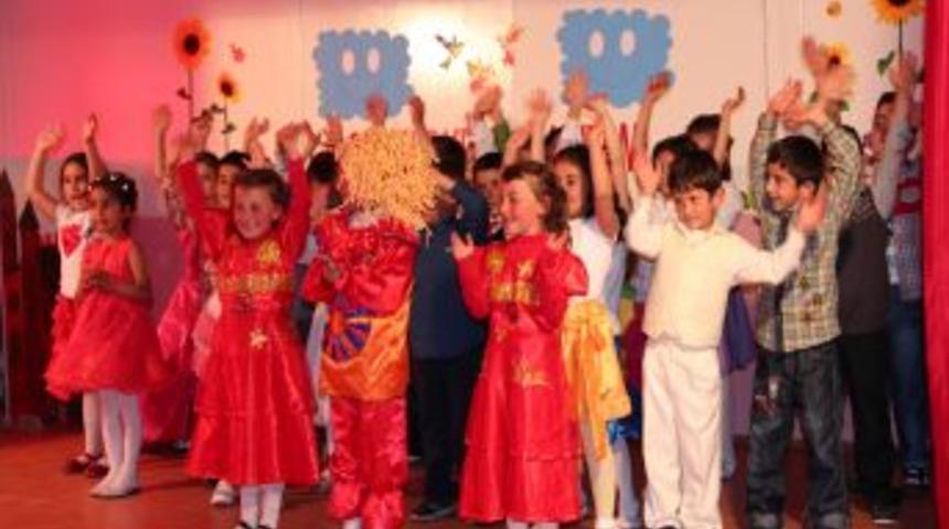 İn&ouml;n&uuml; İlk&ouml;ğretim Okulu &Ouml;ğrencilerinin Yılsonu G&ouml;sterisi