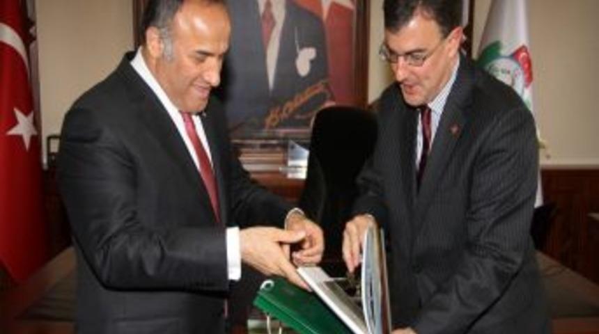 Avusturalya'nın Ankara B&uuml;y&uuml;kel&ccedil;isi'nden Rize Valisi Seyfullah Hacım&uuml;ft&uuml;oğlu'na  Ziyaret