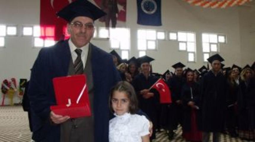 Dinar MYO'da Mezuniyet Coşkusu