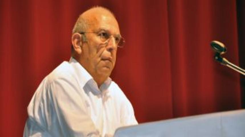 Beh&ccedil;et Saatcı, Kent Konseyi Başkanlığı'ndan Istifa Etti