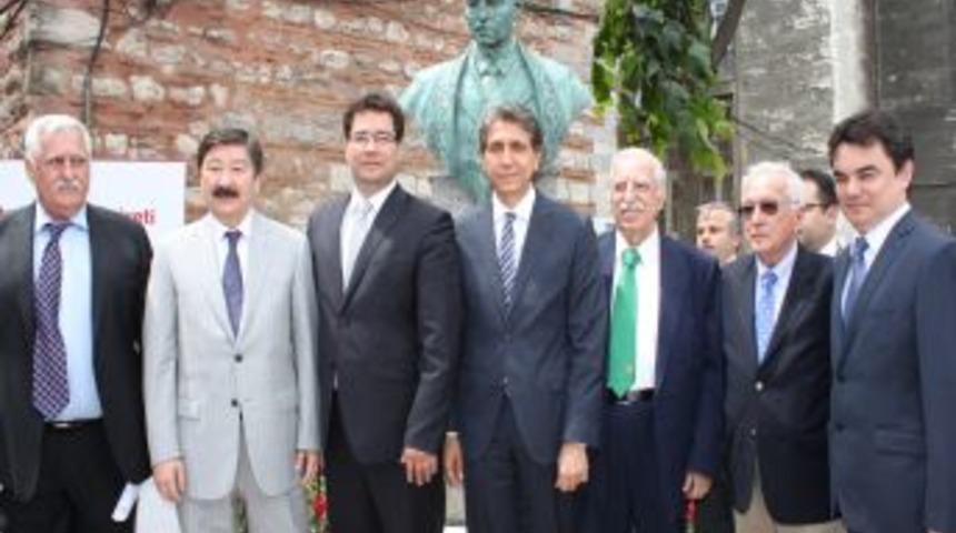 Amhet Zeki Velidi Togan'ın Heykeli Fatih'e Dikildi