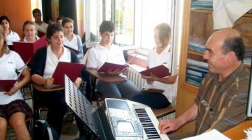 18. Ayvalık Anadolu Lisesi K&uuml;lt&uuml;rel Etkinlikleri S&uuml;r&uuml;yor