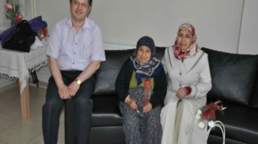 Soma Ak Parti'den Huzurevi'ne Kandil Ziyareti