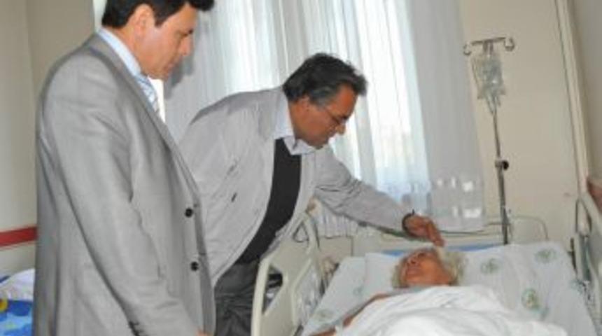 Uygur Hastaları Ziyaret Etti