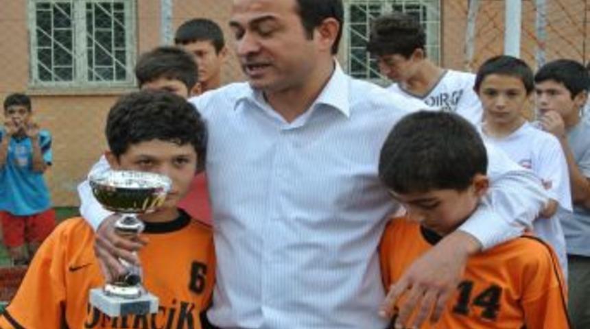 Sosyal Destek Programı Halı Saha Futbol Turnuvası D&uuml;zenlendi