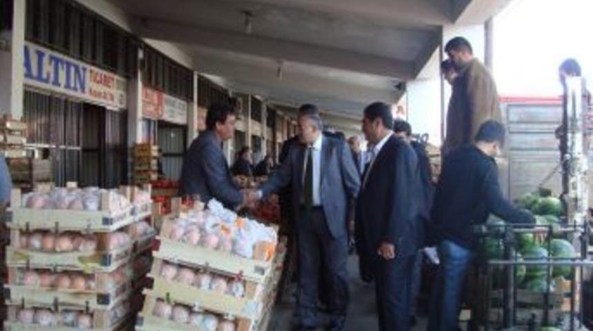 G&uuml;zelbey, Sebze Ve Meyve Komisyoncularını Ziyaret Etti