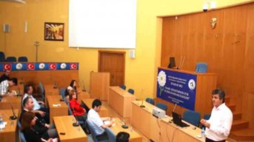 D&uuml;zce Belediyesi Personeli Etik Seminerine Katıldı