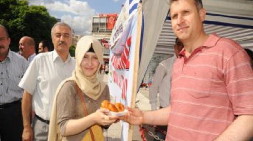 Belediye Lokma Dağıttı