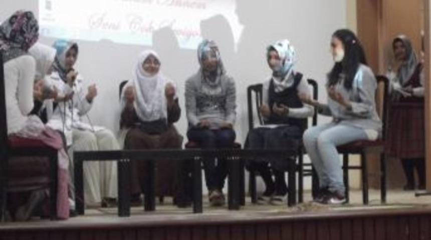 İmam Hatipli Kızlar Duygulandırdı