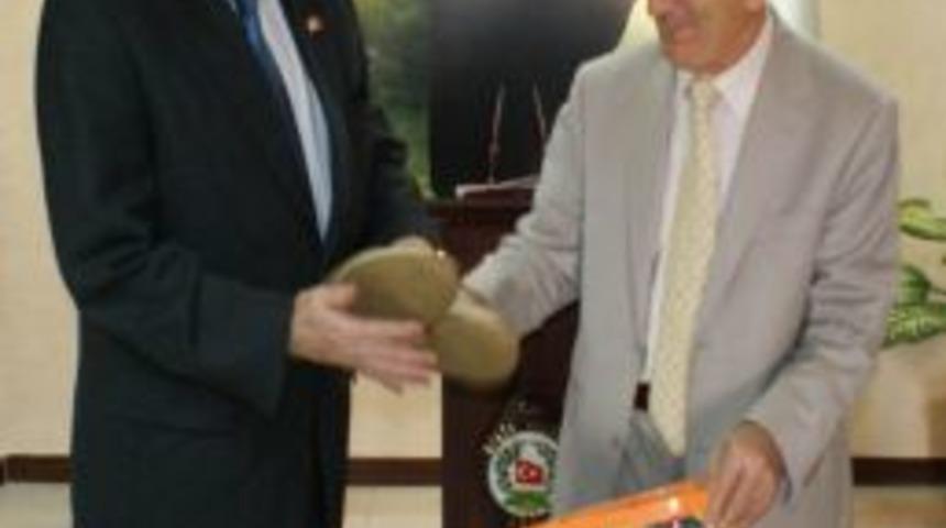 Kanada'nın Ankara B&uuml;y&uuml;kel&ccedil;isi Holmes, Vali Odabaş'ı Ziyaret Etti