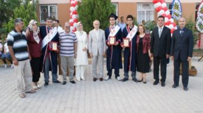 Mehmet Zelzele Fen Lisesi'nde Mezuniyet Sevinci