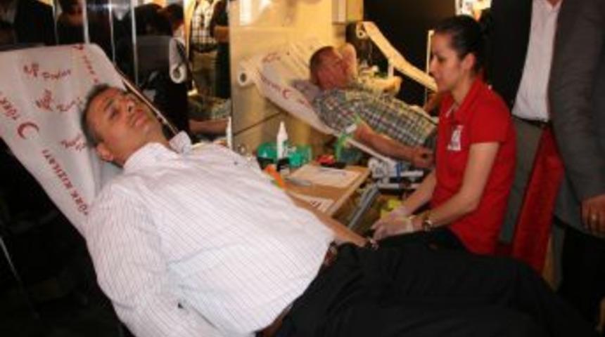 Ak Parti'den "1 Kan=3 Can" Kan Kampanyası