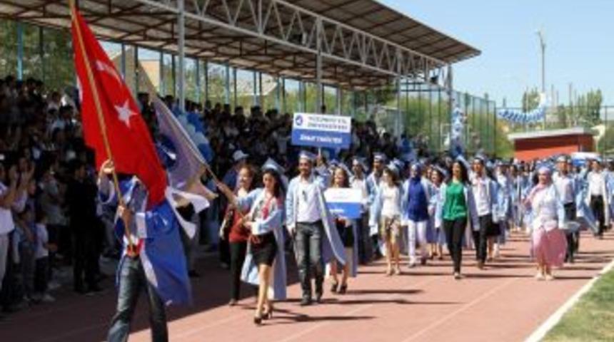 Yy&uuml;'de Mezuniyet Coşkusu