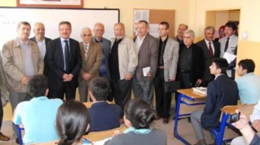 Şairlerden Okullara "&ccedil;at Kapı" Şiir Ziyareti