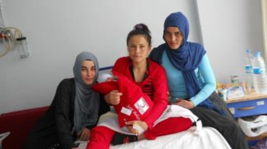 T&uuml;rk Kızılay'ından Yeni Doğanlara Kandil Hediyesi