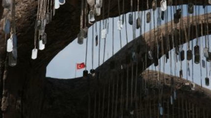 1445 Şehidin K&uuml;nyesi Ağaca Asıldı