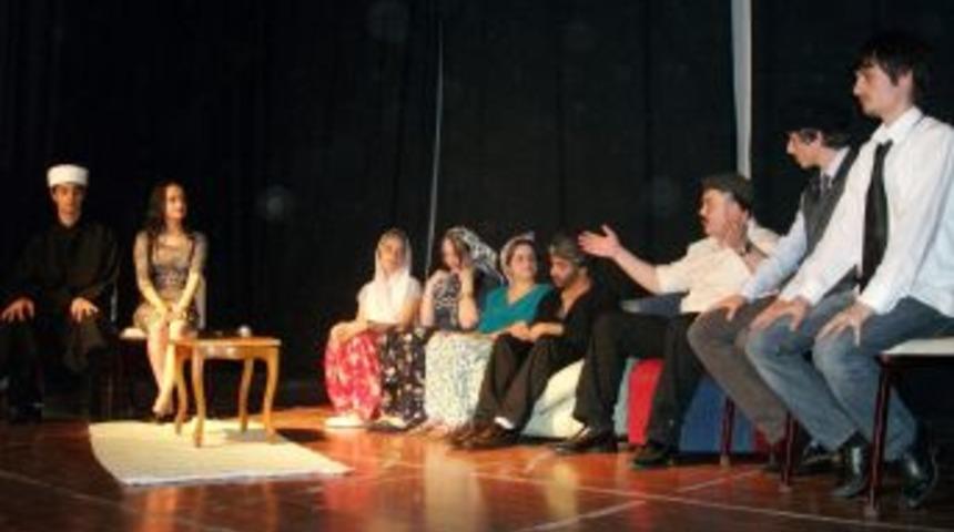 Lise &Ouml;ğrencilerinden "t&uuml;rkmen D&uuml;ğ&uuml;n&uuml;"